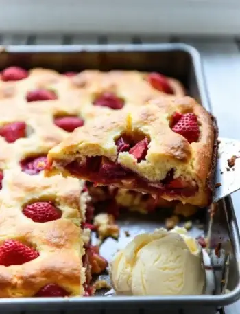 strawberry rhubarb dump cake recipe